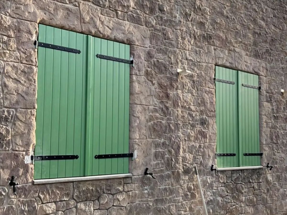 Volet battant sur mesure Hérault